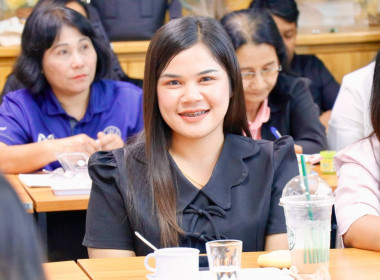 ตรวจเยี่ยมและรับฟังปัญหาของสมาชิกสหกรณ์นิคมประมงนครศรีธรรมราช จำกัด ณ จุดรวบรวมผลผลิตของสมาชิกสหกรณ์ โดยรับทราบถึงปัญหาความเดือดร้อนในเรื่องของการต่อทะเบียนเกษตรกรผู้เพาะเลี้ยงสัตว์น้ำของสมาชิกสหกรณ์ รวมทั้งเรื่องการขออนุญาตการเข้าทำประโยชน์ในที่ดินและติ ... พารามิเตอร์รูปภาพ 32